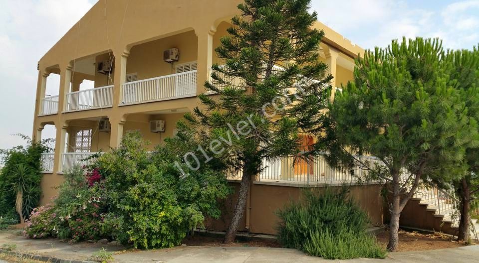 girne boğazköyde 4+1 kiralık villa.350 m.2+170m.2balkonlar toğlam 553 metre kare