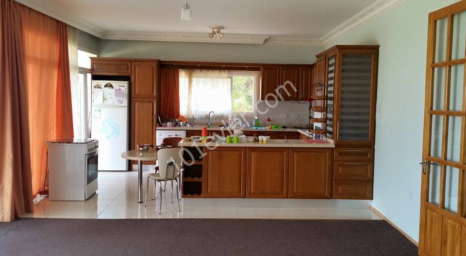 girne boğazköyde 4+1 kiralık villa.350 m.2+170m.2balkonlar toğlam 553 metre kare