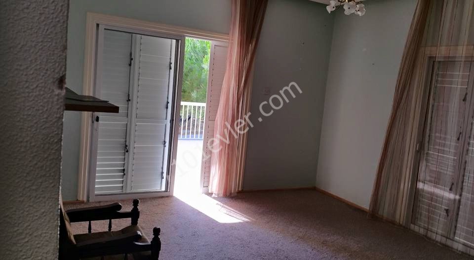 girne boğazköyde 4+1 kiralık villa.350 m.2+170m.2balkonlar toğlam 553 metre kare