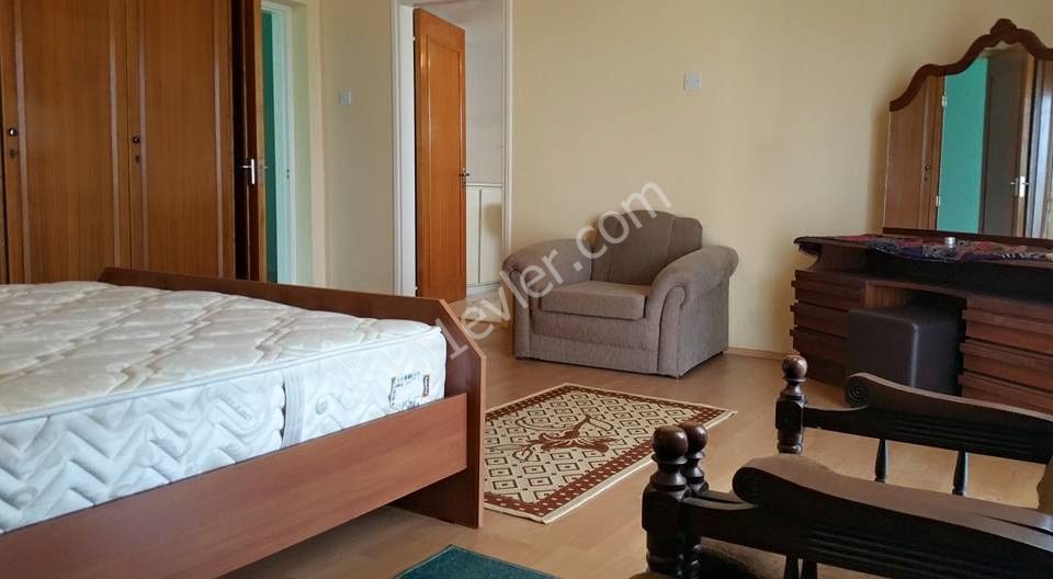 girne boğazköyde 4+1 kiralık villa.350 m.2+170m.2balkonlar toğlam 553 metre kare