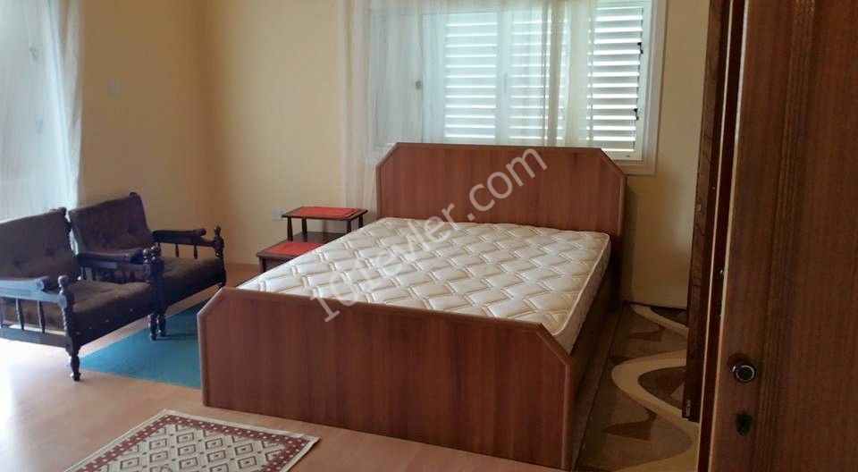 girne boğazköyde 4+1 kiralık villa.350 m.2+170m.2balkonlar toğlam 553 metre kare