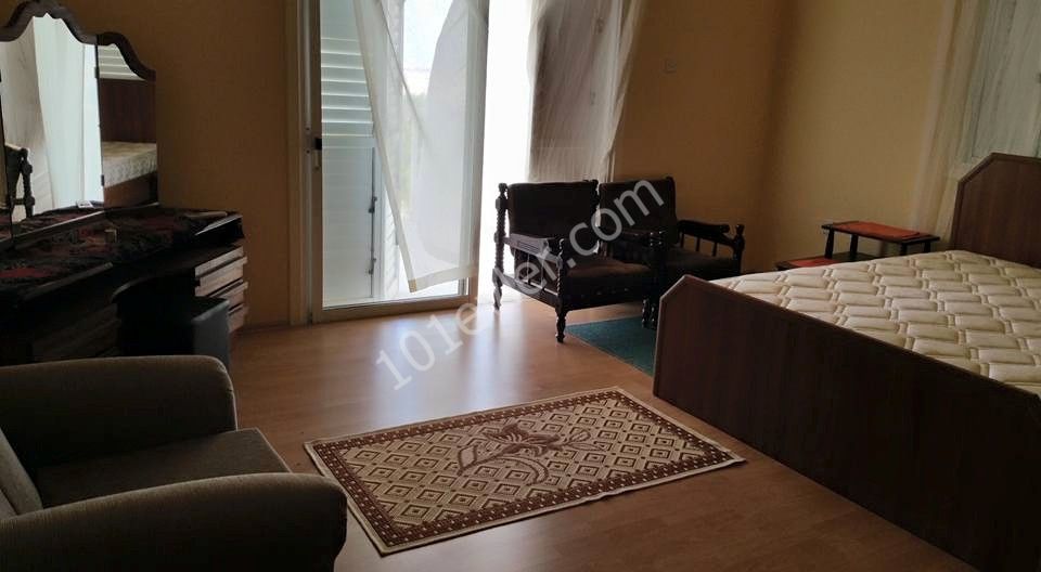 girne boğazköyde 4+1 kiralık villa.350 m.2+170m.2balkonlar toğlam 553 metre kare