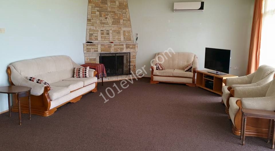 girne boğazköyde 4+1 kiralık villa.350 m.2+170m.2balkonlar toğlam 553 metre kare