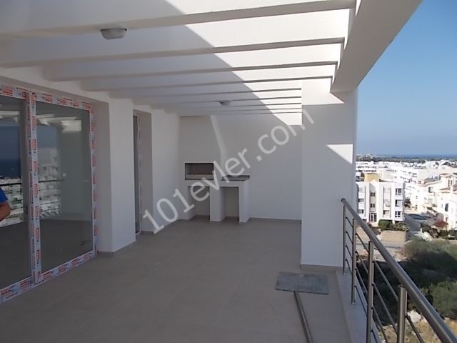 Girne kaşgar court bölgesi yeni bitmiş 160m2 süper dağ ve deniz manzaralı 3+1 penthouse daire