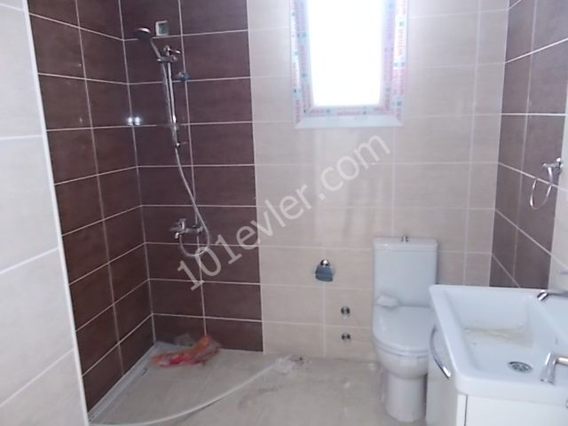 Girne kaşgar court bölgesi yeni bitmiş 160m2 süper dağ ve deniz manzaralı 3+1 penthouse daire