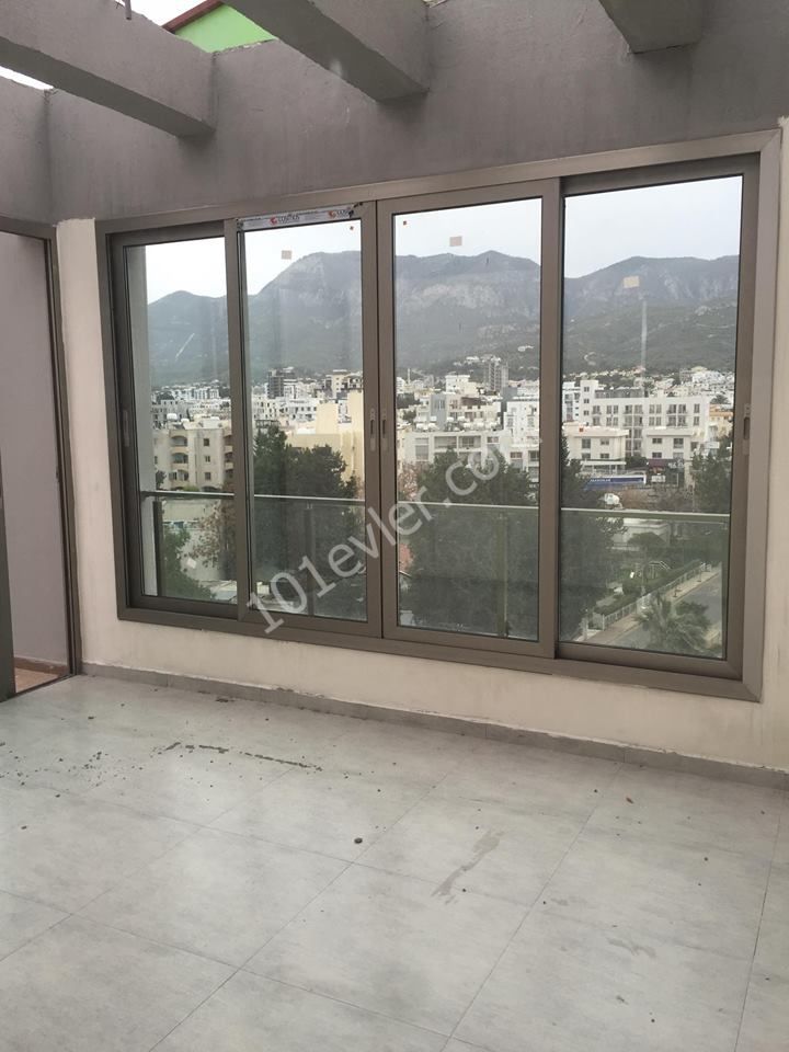 Girne merkezde lüks 4+1 Penthouse