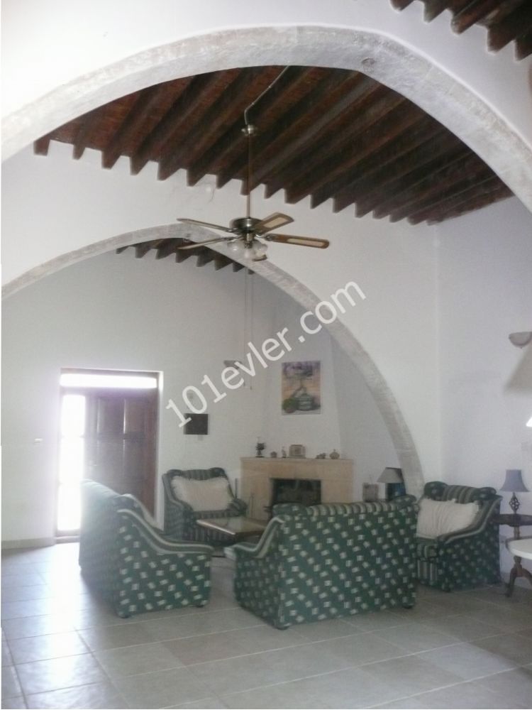 Large 4 double bedroom house - Esentepe Village