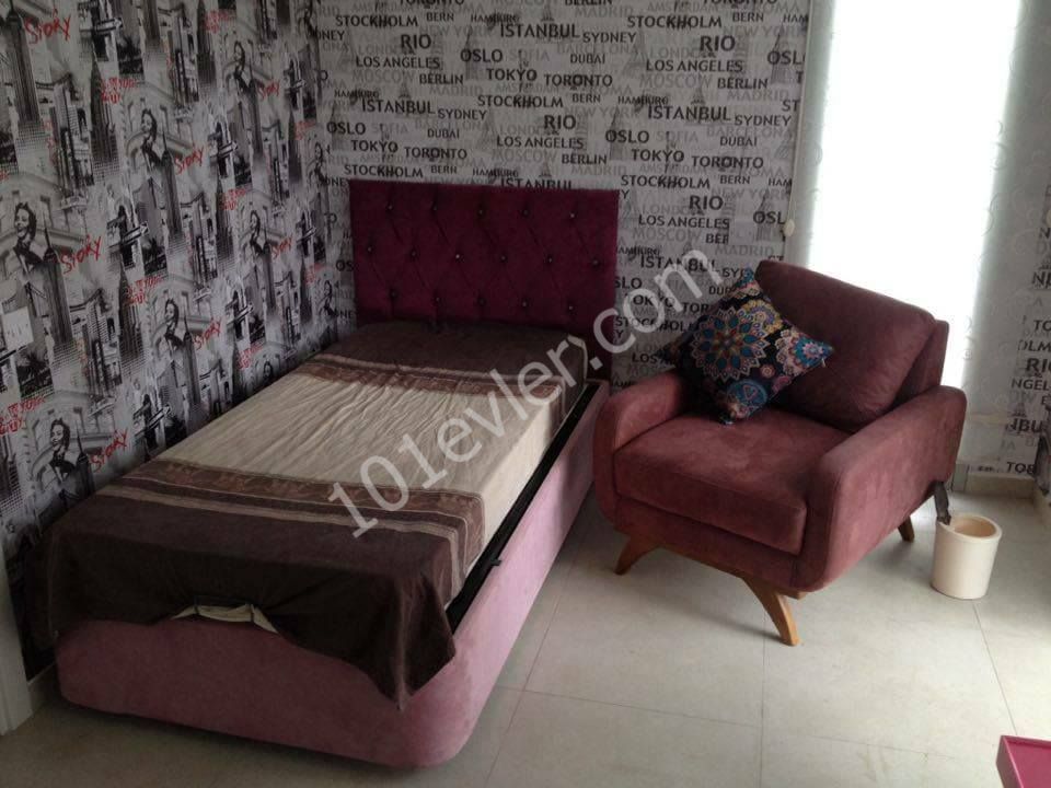 Alsancakta 2+1 teraslı, bahçeli,havuzlu kiralık daire 