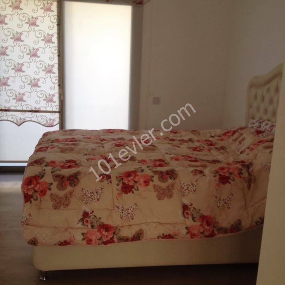 Alsancakta 2+1 teraslı, bahçeli,havuzlu kiralık daire 