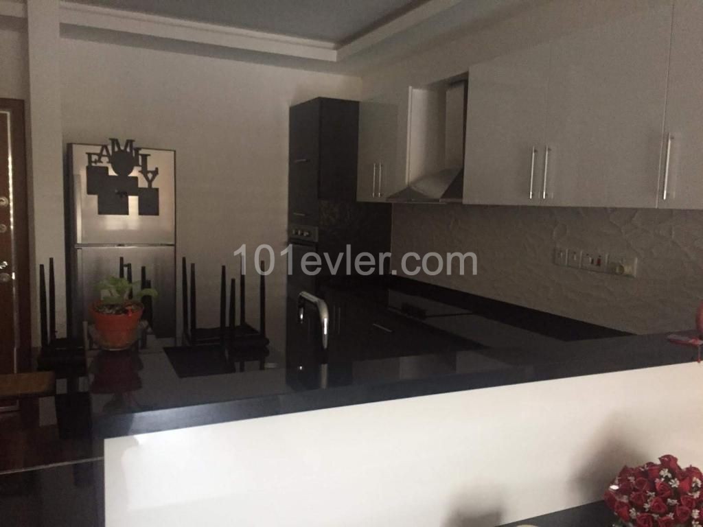 GİRNE MERKEZDE SATILIK FULL EŞYALI 2+1 LÜX DAİRE