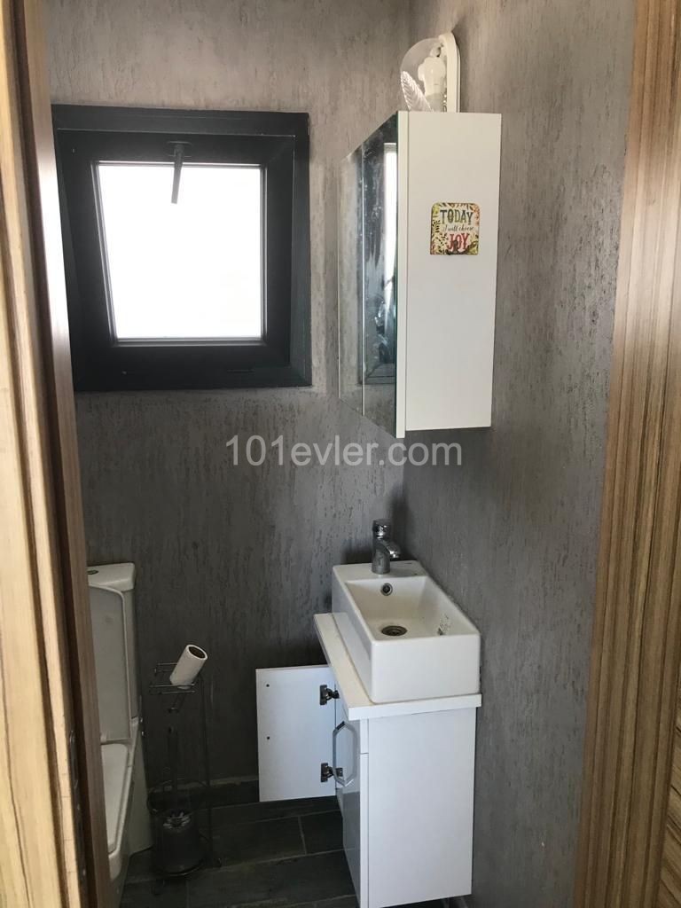 Flat To Rent in Alsancak, Kyrenia