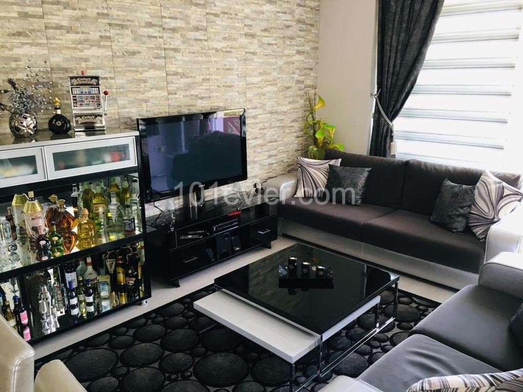 1+1 FLAT FOR RENT IN A SITE WITH POOL IN KYRENIA ** 