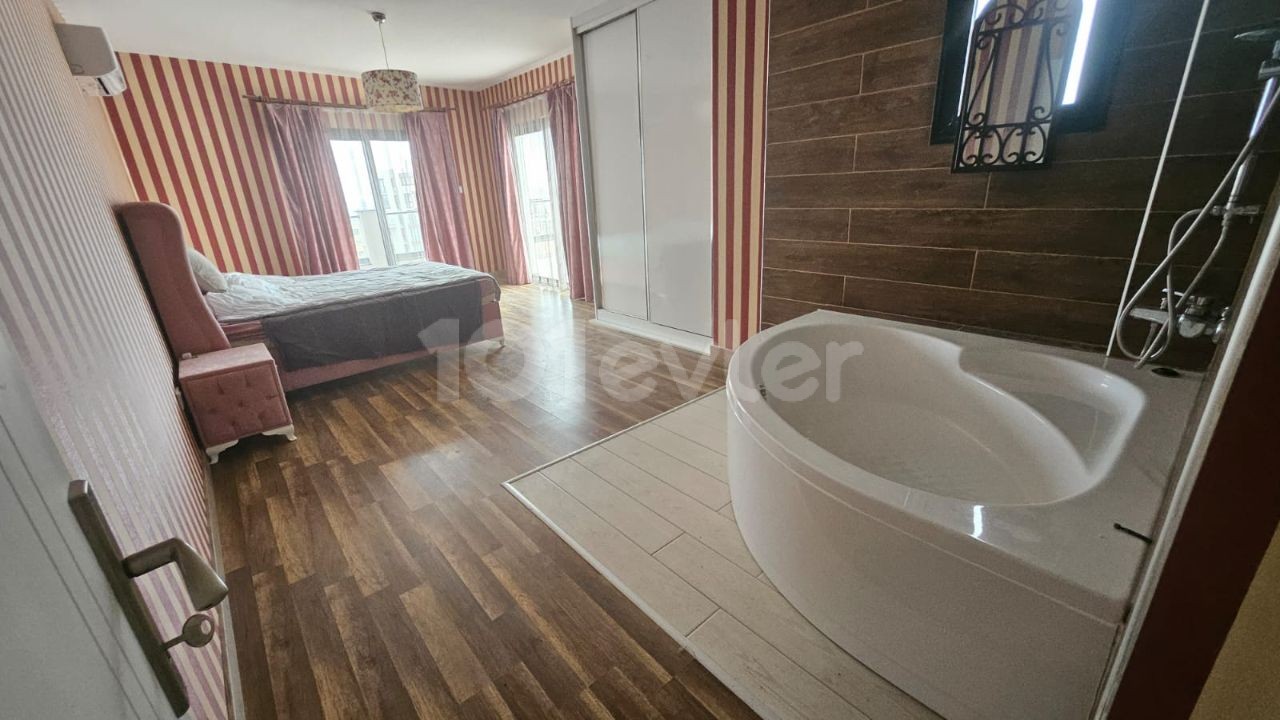 Girne Merkez'de Kiralık Penthouse