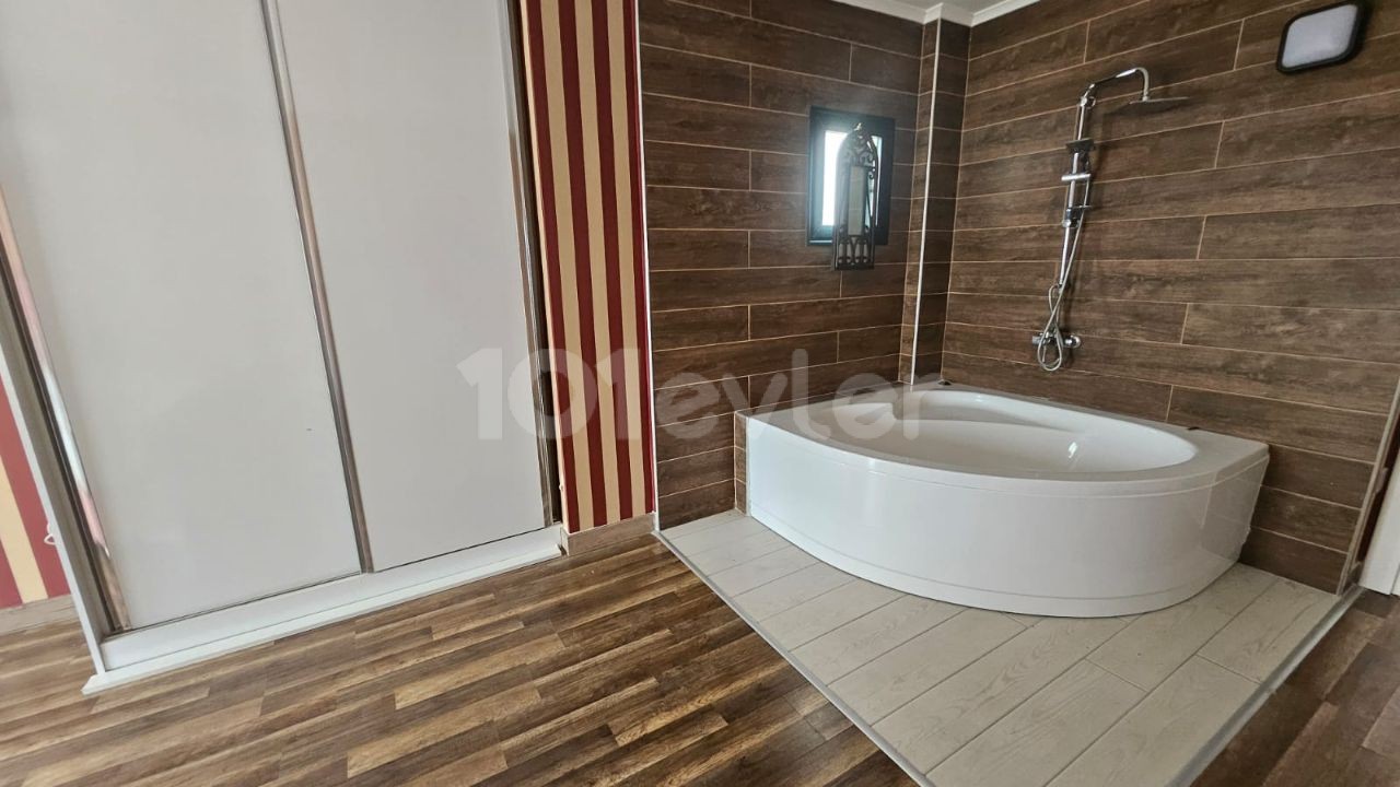 Girne Merkez'de Kiralık Penthouse