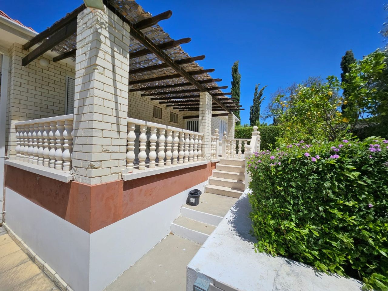 Girne Alsancak Bölgesinde  Satılık Villa