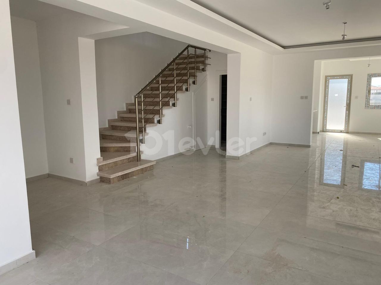 3+1 DUPLEX-VILLEN VON 220M2 ZU VERKAUFEN IN DER REGION GÖNYELİ YENİKENT VERKAUFSPREIS £165.000   AUTORISIERT: ZEHRA ERGENGIL TELEFON: 0548 827 0055 ZYPERN ADA EIGENTUM