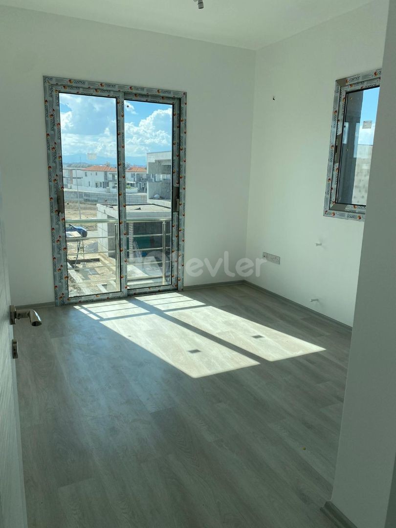 3+1 DUPLEX-VILLEN VON 220M2 ZU VERKAUFEN IN DER REGION GÖNYELİ YENİKENT VERKAUFSPREIS £165.000   AUTORISIERT: ZEHRA ERGENGIL TELEFON: 0548 827 0055 ZYPERN ADA EIGENTUM