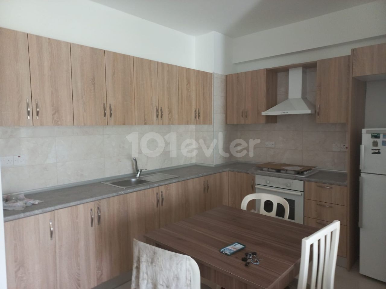 YENİKENTDE SATILIK 90 m²'DEN 1.CİKAT YENİ ASANSÖRLÜ EŞYASIZ TÜRKMALI 2+1 DAİRE. KDV VE TRAFO ÖDENMİŞDİR. SATIŞ FİYATI £56.000    YETKİLİ : ZEHRA ERGENGİL TELEFON : 0548 827 0055 KIBRIS ADA EMLAK