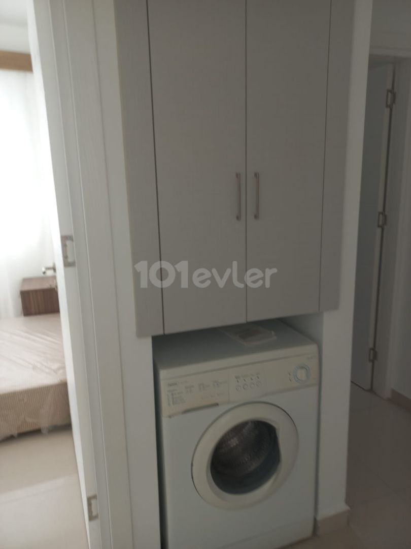 YENİKENTDE SATILIK 90 m²'DEN 1.CİKAT YENİ ASANSÖRLÜ EŞYASIZ TÜRKMALI 2+1 DAİRE. KDV VE TRAFO ÖDENMİŞDİR. SATIŞ FİYATI £56.000    YETKİLİ : ZEHRA ERGENGİL TELEFON : 0548 827 0055 KIBRIS ADA EMLAK