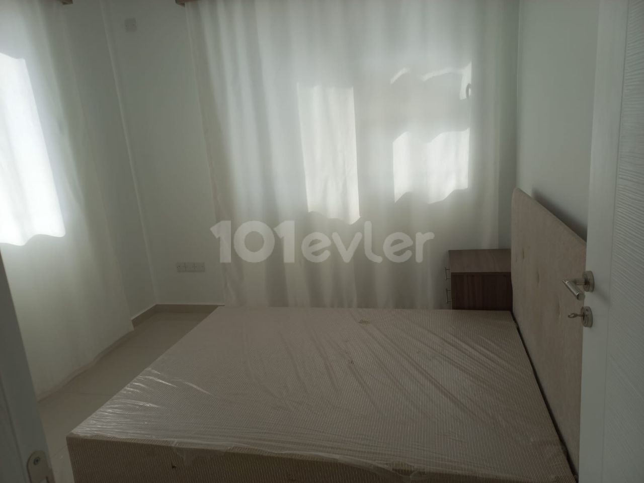 2+1 WOHNUNG ZU VERKAUFEN IN YENİKENT, 1. CIKAT, 90 m², MIT AUFZUG UND UNMÖBLIERT, OHNE MÖBEL. MwSt. UND TRANSFORMATOR BEZAHLT. VERKAUFSPREIS £56.000    AUTORISIERT: ZEHRA ERGENGIL TELEFON: 0548 827 0055 ZYPERN ADA EIGENTUM