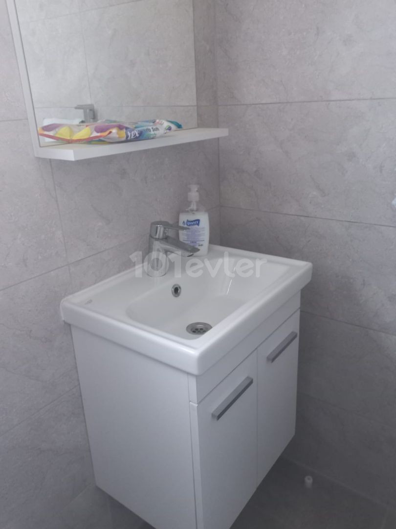 TEILMÖBLIERTE 3+1 VILLA ZU VERMIETEN IN GÖNYELİ. AB £600 MONATLICH 1 VERMIETUNG 2 EINZAHLUNG 1 KOMMISSION.  AUTORISIERT: ZEHRA ERGENGIL TELEFON: 0548 827 0055 ZYPERN ADA EIGENTUM