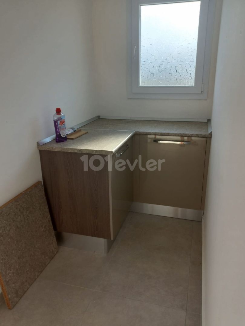 TEILMÖBLIERTE 3+1 VILLA ZU VERMIETEN IN GÖNYELİ. AB £600 MONATLICH 1 VERMIETUNG 2 EINZAHLUNG 1 KOMMISSION.  AUTORISIERT: ZEHRA ERGENGIL TELEFON: 0548 827 0055 ZYPERN ADA EIGENTUM