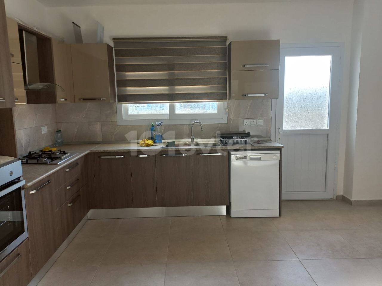 TEILMÖBLIERTE 3+1 VILLA ZU VERMIETEN IN GÖNYELİ. AB £600 MONATLICH 1 VERMIETUNG 2 EINZAHLUNG 1 KOMMISSION.  AUTORISIERT: ZEHRA ERGENGIL TELEFON: 0548 827 0055 ZYPERN ADA EIGENTUM