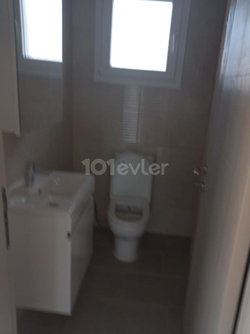 TEILMÖBLIERTE 3+1 VILLA ZU VERMIETEN IN GÖNYELİ. AB £600 MONATLICH 1 VERMIETUNG 2 EINZAHLUNG 1 KOMMISSION.  AUTORISIERT: ZEHRA ERGENGIL TELEFON: 0548 827 0055 ZYPERN ADA EIGENTUM