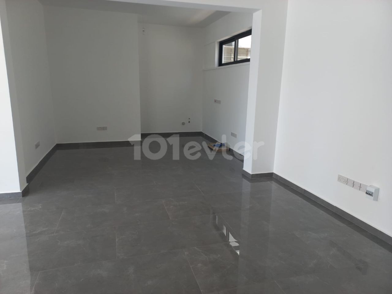 GROUND STREET FROM 80M2 FOR RENT IN GÖNYELİ SHOP WITH DOUBLE TOILET MONTHLY RENT £800 OFFLINES, TAKEOWAY, BOUTIQUE ARE AVAILABLE.  AUTHORIZED : ZEHRA ERGENGIL PHONE: 0548 827 0055 CYPRUS ADA PROPERTY