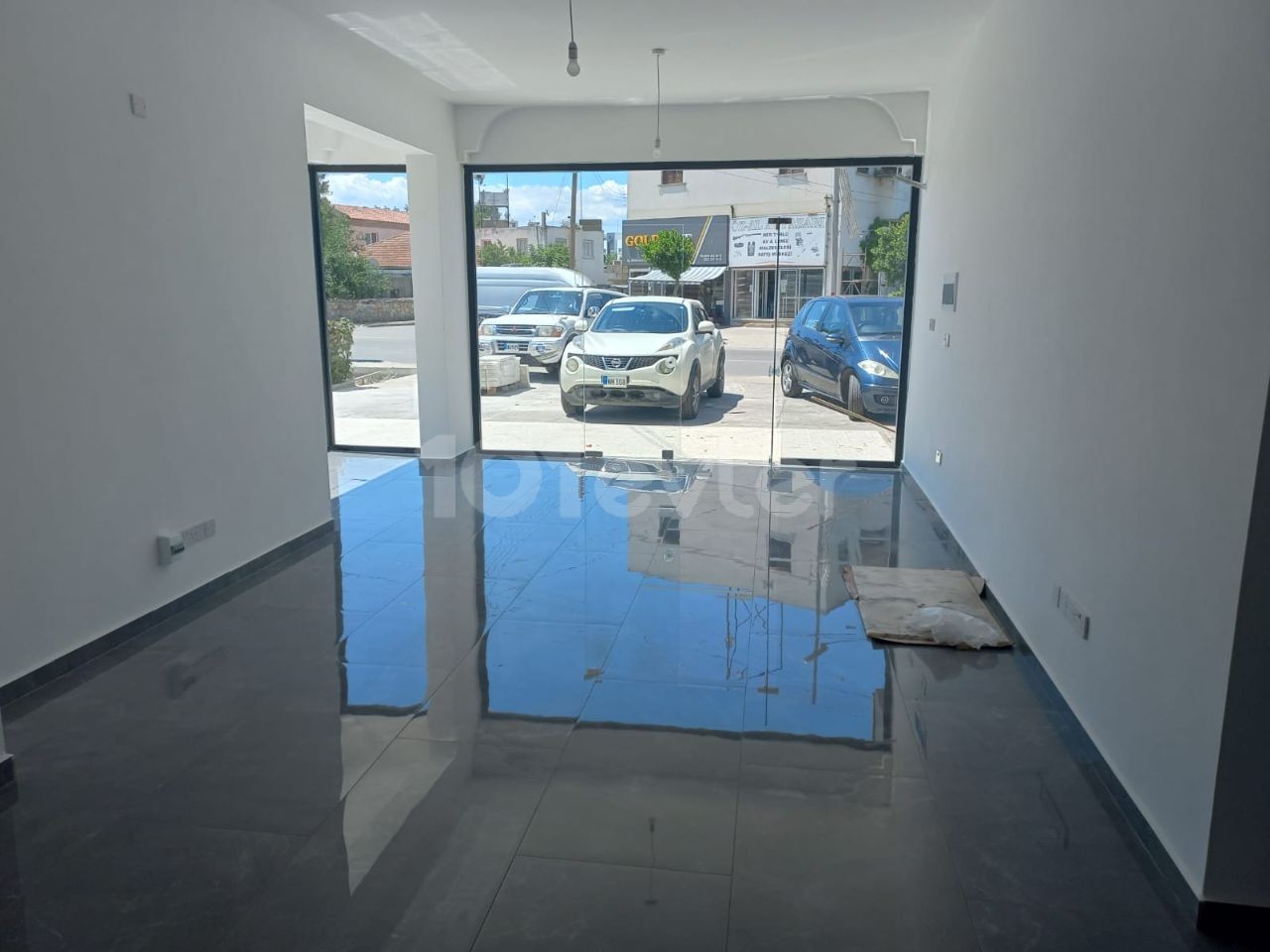 GROUND STREET FROM 80M2 FOR RENT IN GÖNYELİ SHOP WITH DOUBLE TOILET MONTHLY RENT £800 OFFLINES, TAKEOWAY, BOUTIQUE ARE AVAILABLE.  AUTHORIZED : ZEHRA ERGENGIL PHONE: 0548 827 0055 CYPRUS ADA PROPERTY