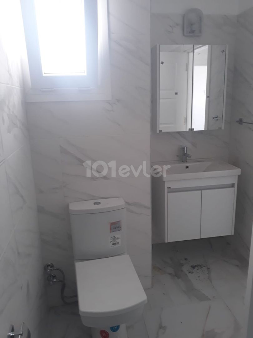 GÖNYELİDE SATILIK 130 m²'DEN 3.CÜKAT YENİ EŞYASIZ TÜRKMALI 3+1 DAİRE.  SATIŞ FİYATI £65.000    YETKİLİ :  ZEHRA ERGENGİL  KIBRIS ADA EMLAK