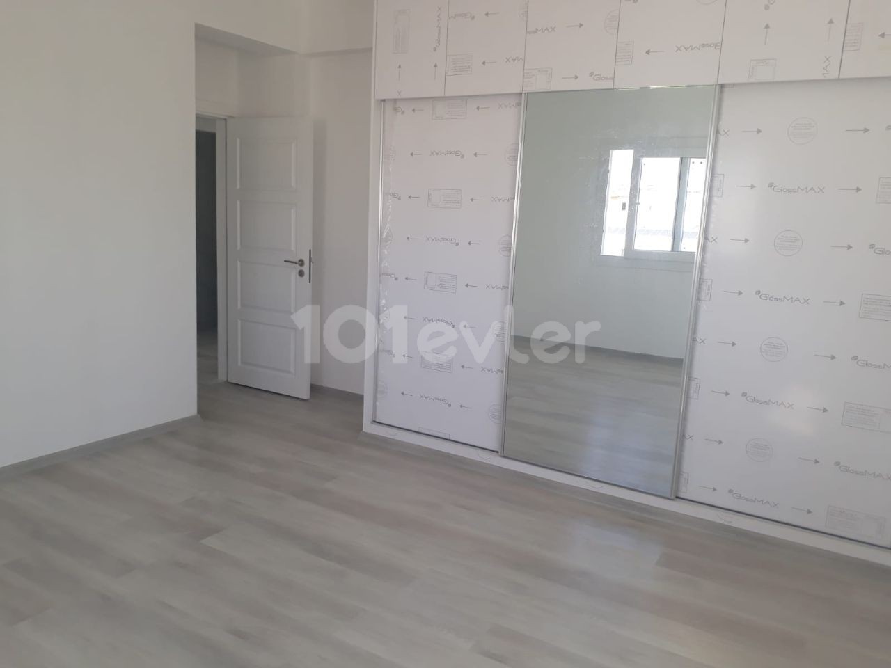 GÖNYELİDE SATILIK 130 m²'DEN 3.CÜKAT YENİ EŞYASIZ TÜRKMALI 3+1 DAİRE.  SATIŞ FİYATI £65.000    YETKİLİ :  ZEHRA ERGENGİL  KIBRIS ADA EMLAK