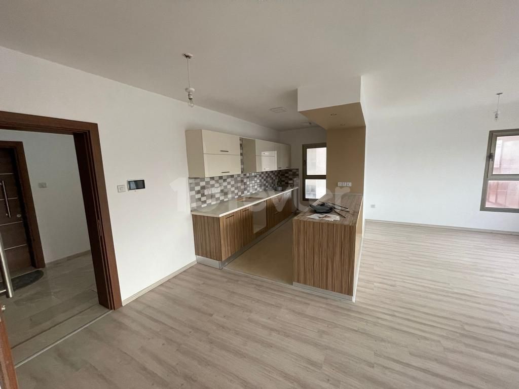 GİRNE MERKEZ 3+1  YENİ DAİRE LÜKS SİTEDE 