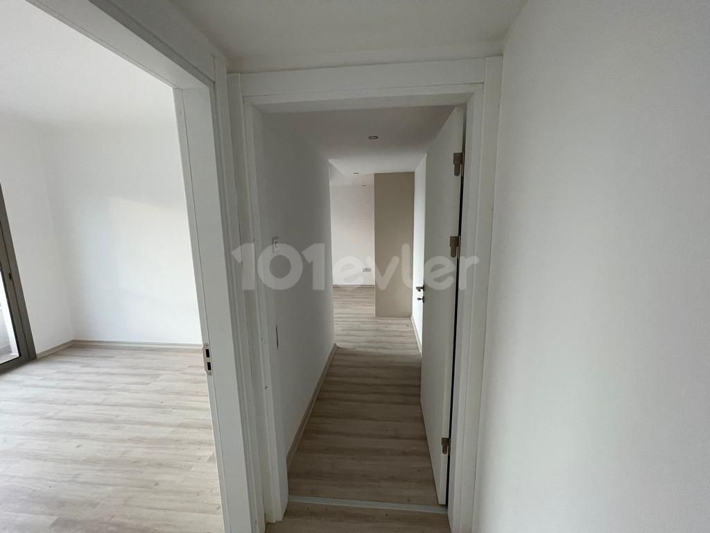 GİRNE MERKEZ 3+1  YENİ DAİRE LÜKS SİTEDE 