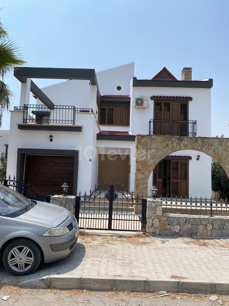 İskele Bahçeler de Satılık Villa