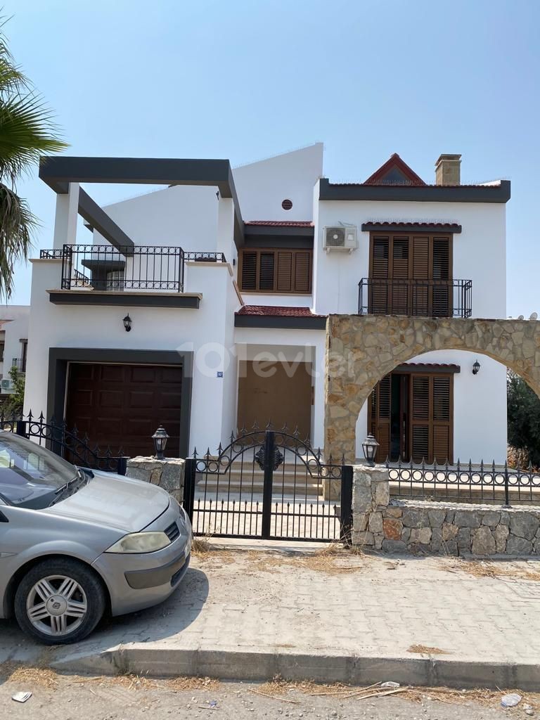 İskele Bahçeler de Satılık Villa