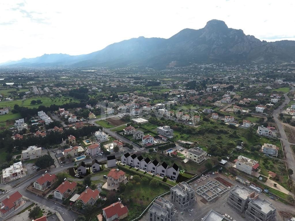 Karşıyaka'da Hayallerinizdeki Denize Yürüme Mesafesindeki  Villa  5 Yıl Vade Seçeneği ile Sizlerle