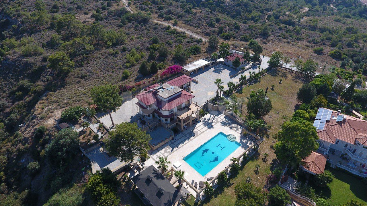 1000 m2 ULTRA-LUX-VILLA IN KYRENIA