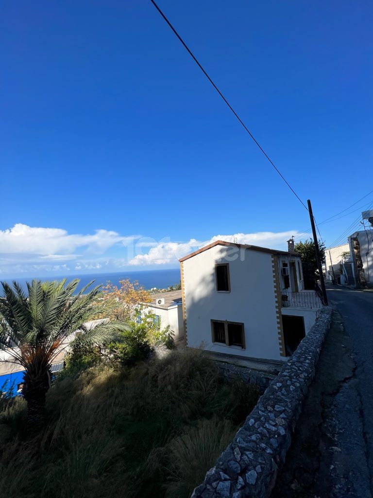 Detached House For Sale in Lapta, Kyrenia