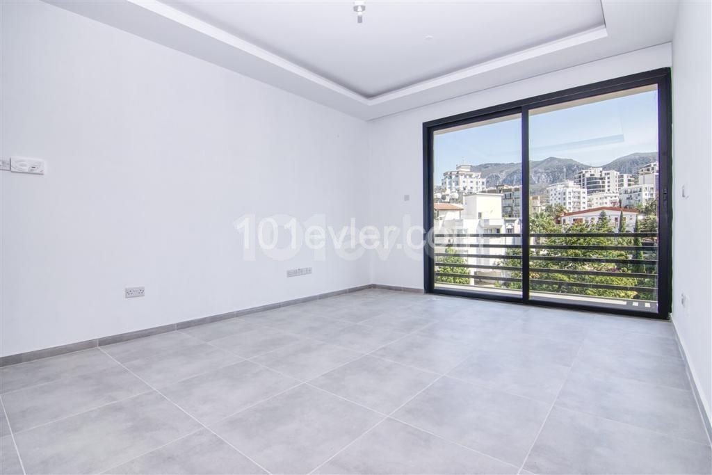 2+1 FLAT IN THE CENTER OF KYRENIA