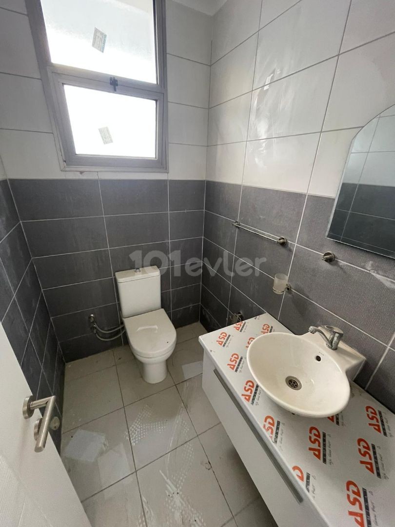 GİRNE MERKEZDE 1+1 DAİRE