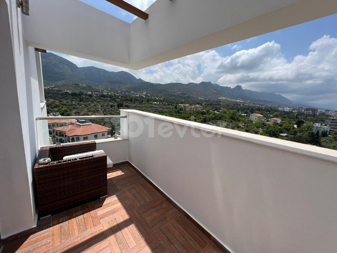 2+1 DUBLEX FLAT FOR SALE IN THE CENTER OF KYRENIA