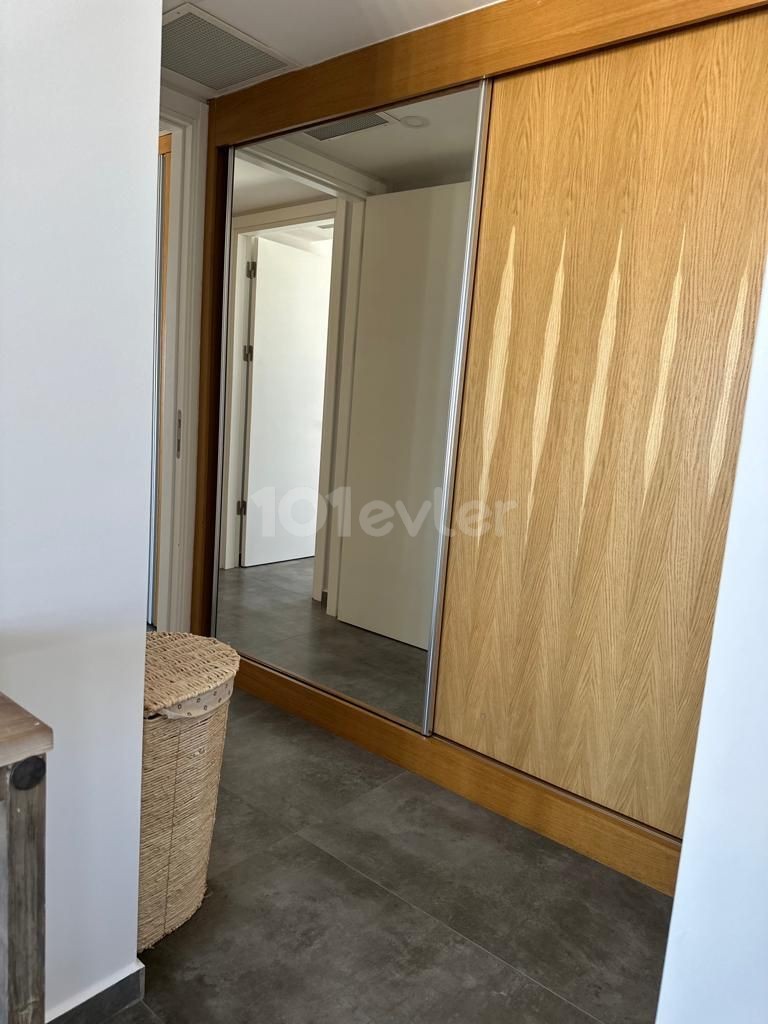 ULTRA-LUXUS-2+1-WOHNUNG ZU VERMIETEN IM KYRENIA-ZENTRUM