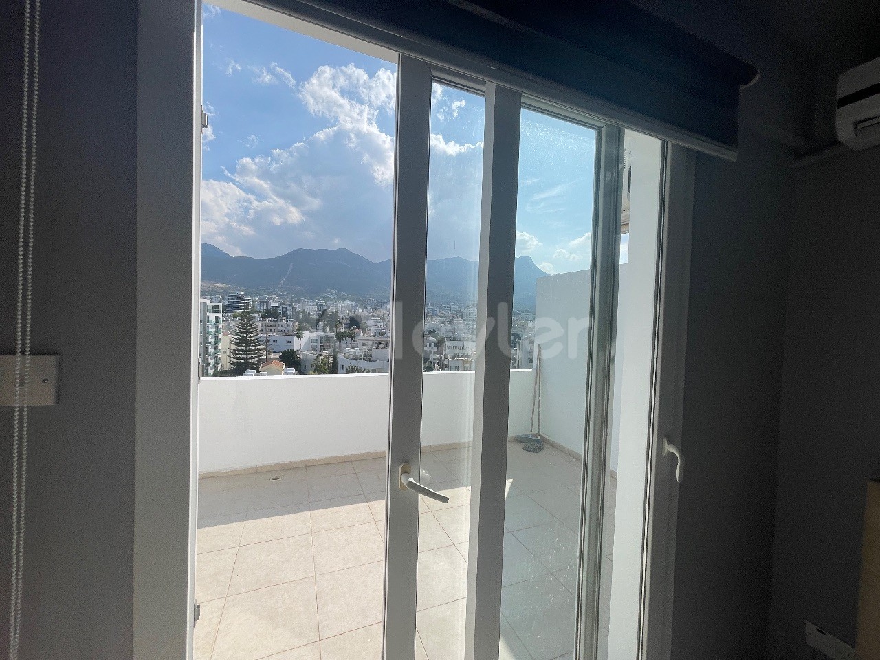 Girne Kaşgarda Aylık Ödemeli Dağ ve Deniz Manzaralı Penthouse 