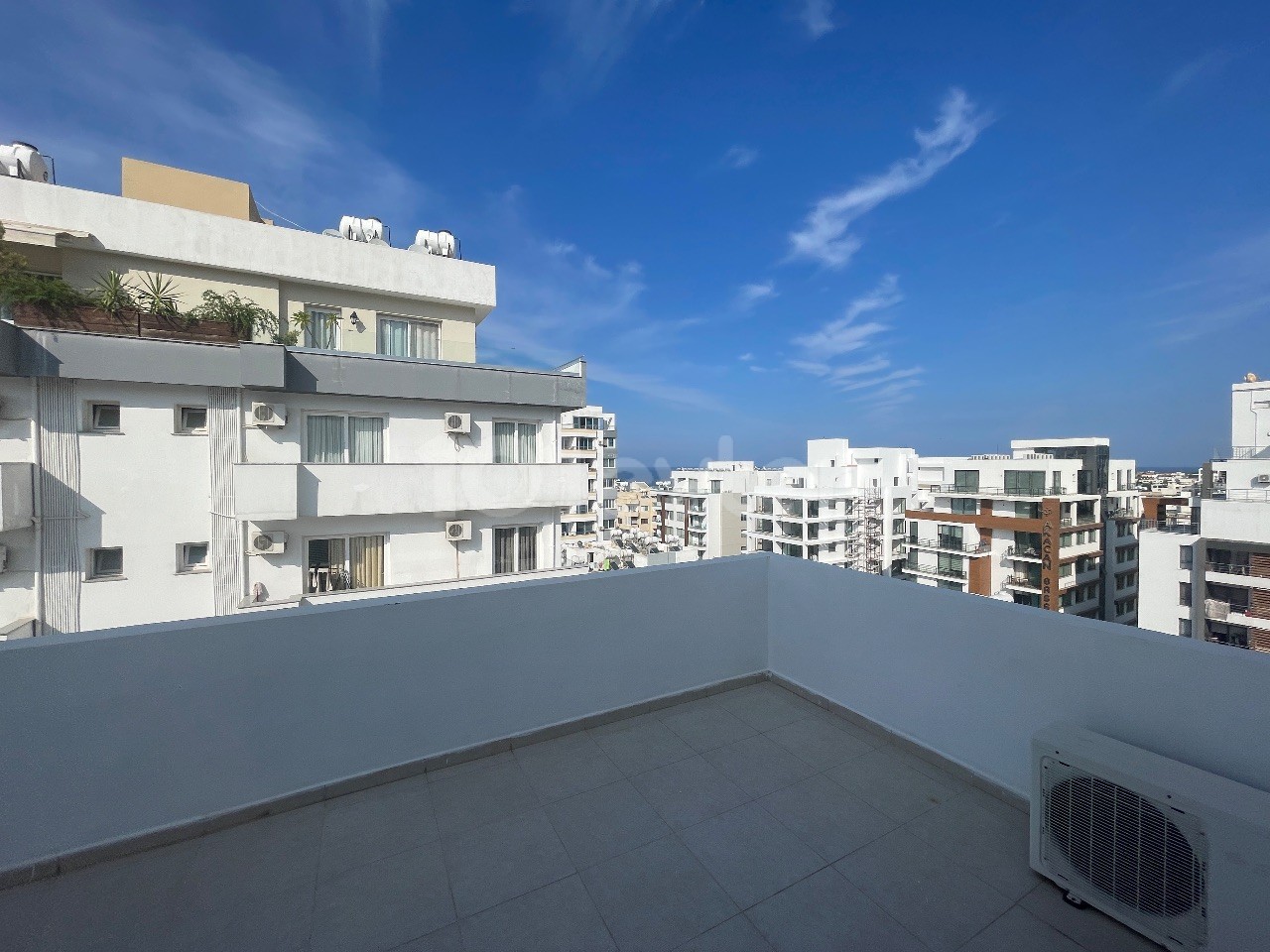 Girne Kaşgarda Aylık Ödemeli Dağ ve Deniz Manzaralı Penthouse 