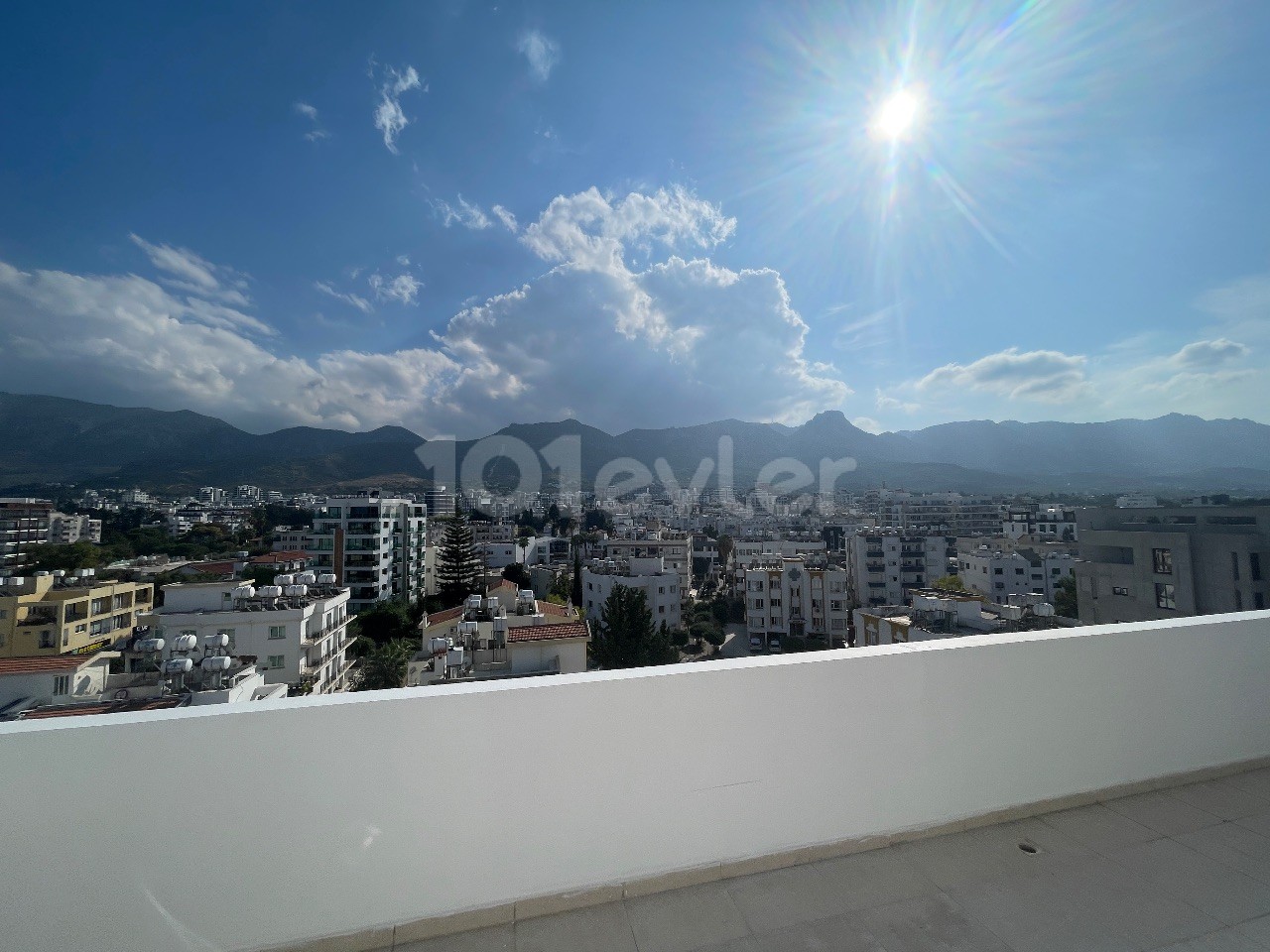 Girne Kaşgarda Aylık Ödemeli Dağ ve Deniz Manzaralı Penthouse 