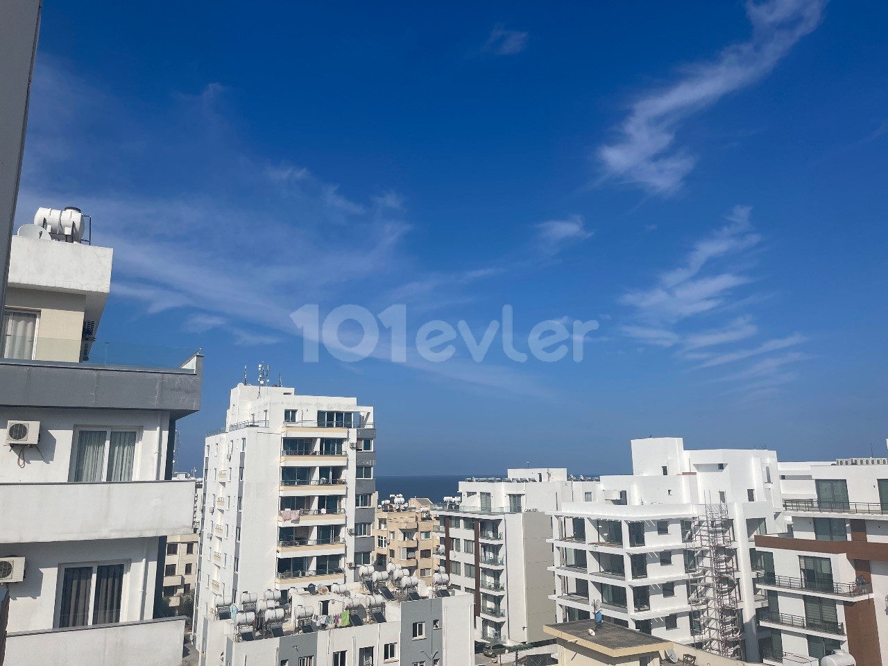 Girne Kaşgarda Aylık Ödemeli Dağ ve Deniz Manzaralı Penthouse 