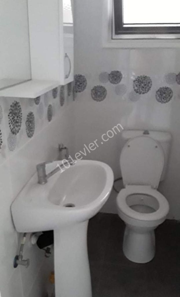 Kyrenia Centre 3+1 flat for rent