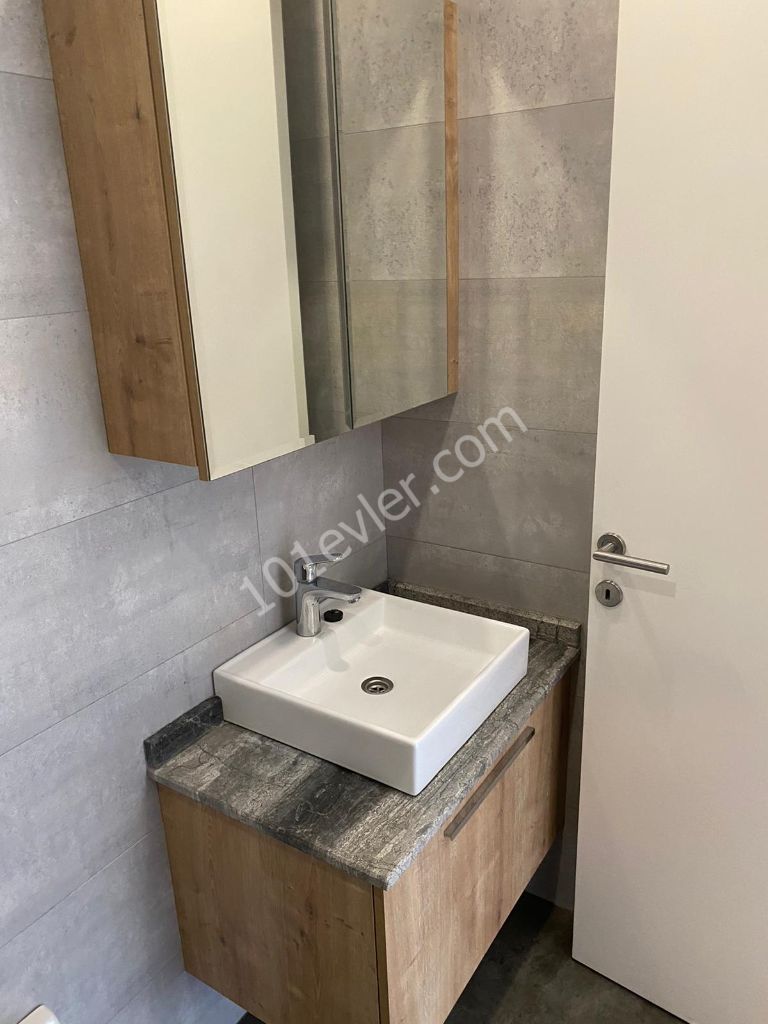 KYRENIA CENTRE 2+1 LUX FLAT FOR RENT