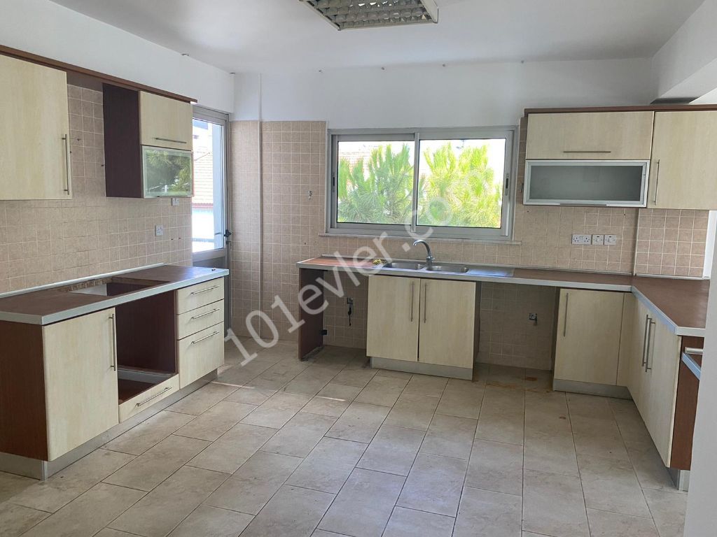 Kyrenia Centre Unfurnished 3+1 flat for rent